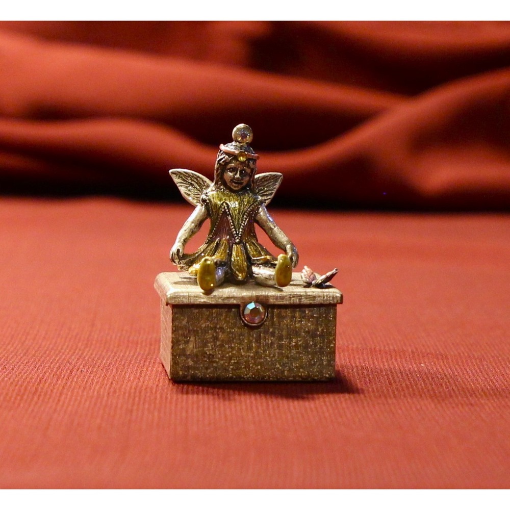 Miniature Fairy Keepsake Box "Miss Daisy"  From Sweet Romance Pre-Owned (A2)